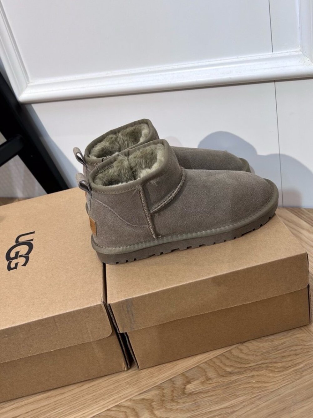 UGG khaki-grey platform short snow boots - Picture 2 of 9